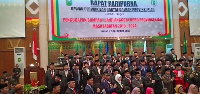 65 Calon Anggota DPRD Riau Terpilih Masa Bakti 2019-2024 Resmi Dilantik, Sukarmis Jadi Ketua 65 Calon Anggota DPRD Riau Terpilih Masa Bakti 2019-2024 Resmi Dilantik, Sukarmis Jadi Ketuai