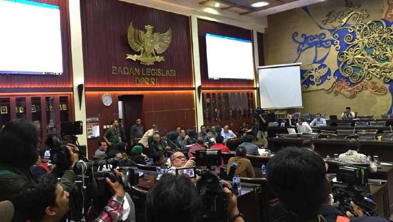 DPR Bentuk Panja RUU Omnibus Law Ciptaker Pekan Depan DPR Bentuk Panja RUU Omnibus Law Ciptaker Pekan Depani