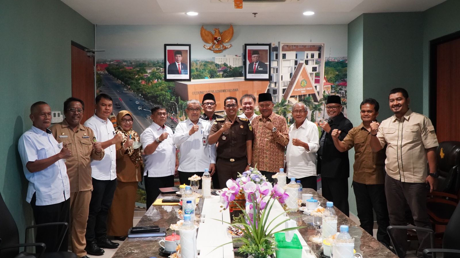 RAPAT KOORDINASI PENGAWASAN ALIRAN KEPERCAYAAN DAN KEAGAMAAN MASYARAKAT (PAKEM) KEJAKSAAN TINGGI RIAU RAPAT KOORDINASI PENGAWASAN ALIRAN KEPERCAYAAN DAN KEAGAMAAN MASYARAKAT (PAKEM) KEJAKSAAN TINGGI RIAUi