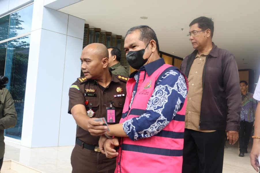 Kejati DKI Jakarta melakukan Penahanan Terhadap Tersangka Dugaan Tindak Pidana Korupsi Dalam Pengelolaan Dana Pensiun Bukit Asam Tahun 2013 s/d 2018 Kejati DKI Jakarta melakukan Penahanan Terhadap Tersangka Dugaan Tindak Pidana Korupsi Dalam Pengelolaan Dana Pensiun Bukit Asam Tahun 2013 s/d 2018i