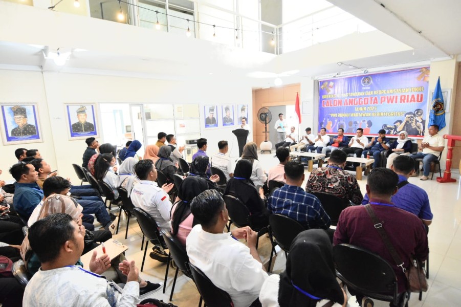 Ketua PWI Riau Raja Isyam Azwar Buka Secara Resmi Orientasi Kewartawanan dan Keorganisasian (OKK) Calon Anggota PWI Riau 2025 Ketua PWI Riau Raja Isyam Azwar Buka Secara Resmi Orientasi Kewartawanan dan Keorganisasian (OKK) Calon Anggota PWI Riau 2025i