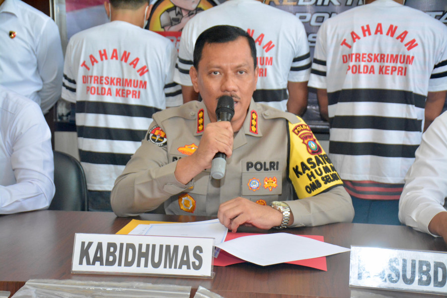 POLDA KEPRI BERHASIL UNGKAP KASUS PENCURIAN DENGAN KEKERASAN: 3 PELAKU DIAMANKAN DALAM 3 HARI POLDA KEPRI BERHASIL UNGKAP KASUS PENCURIAN DENGAN KEKERASAN: 3 PELAKU DIAMANKAN DALAM 3 HARIi