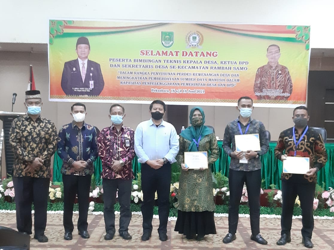 Tutup Kegiatan Bimtek Aparatur Desa dan BPD se-Rambah Samo, ini Pesan Plh Bupati Rohul Tutup Kegiatan Bimtek Aparatur Desa dan BPD se-Rambah Samo, ini Pesan Plh Bupati Rohuli