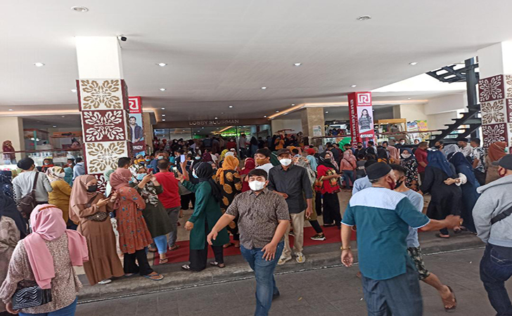 Seluruh Pedagang STC Gelar Aksi Tutup Toko Seluruh Pedagang STC Gelar Aksi Tutup Tokoi