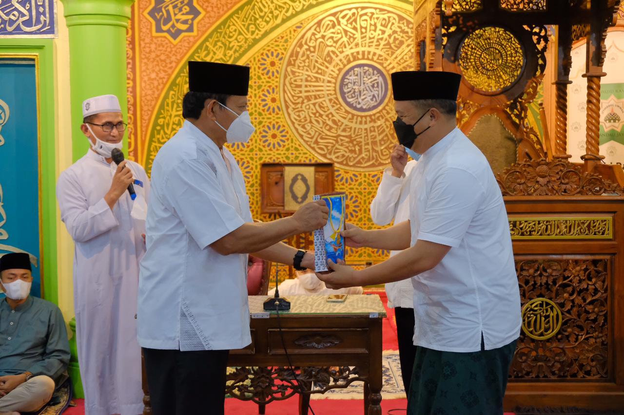 Kapolda Riau Gelar Safari Ramadhan di Masjid Raya Ittihadul Ummah Pandau Jaya Siak Hulu Kapolda Riau Gelar Safari Ramadhan di Masjid Raya Ittihadul Ummah Pandau Jaya Siak Hului