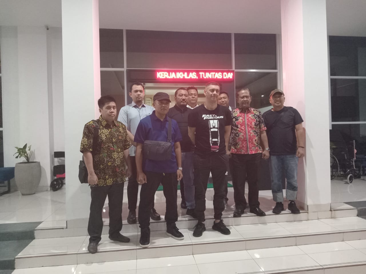 TimTabur Kejaksaan Negeri Mataram Berhasil Mengamankan Terpidana PLAMEN PETKOV BESHIROV TimTabur Kejaksaan Negeri Mataram Berhasil Mengamankan Terpidana PLAMEN PETKOV BESHIROVi