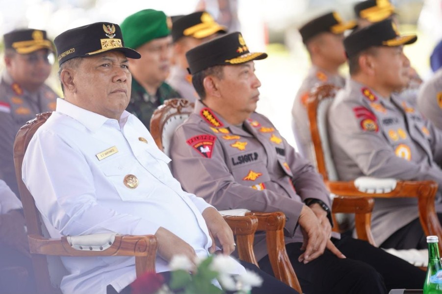 Kapolri Tinjau Pabrik Pupuk Batu Bara di Kampar, Serahkan 80 Ton Bantuan untuk Petani Riau