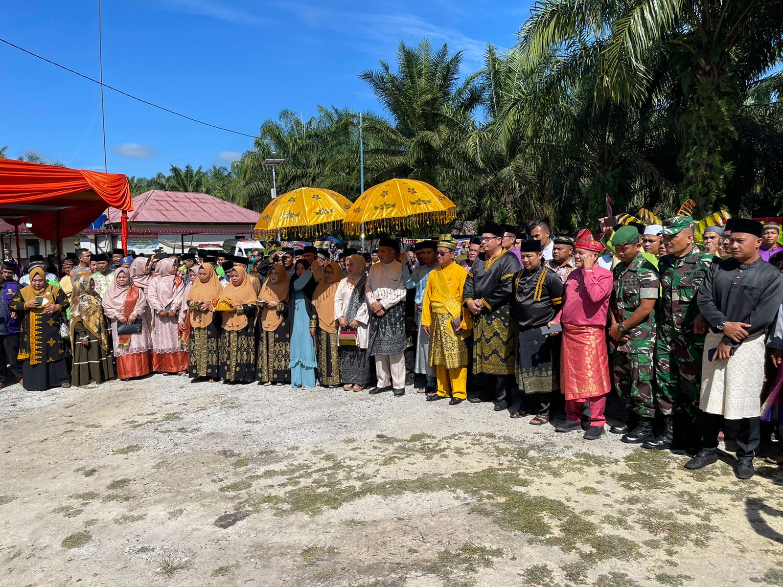 Pj Bupati Kampar H. Kamsol Sah Jadi Anak Kemanakan Suku Piliang di Kenegerian Sekijang Tapung Hilir Pj Bupati Kampar H. Kamsol Sah Jadi Anak Kemanakan Suku Piliang di Kenegerian Sekijang Tapung Hiliri