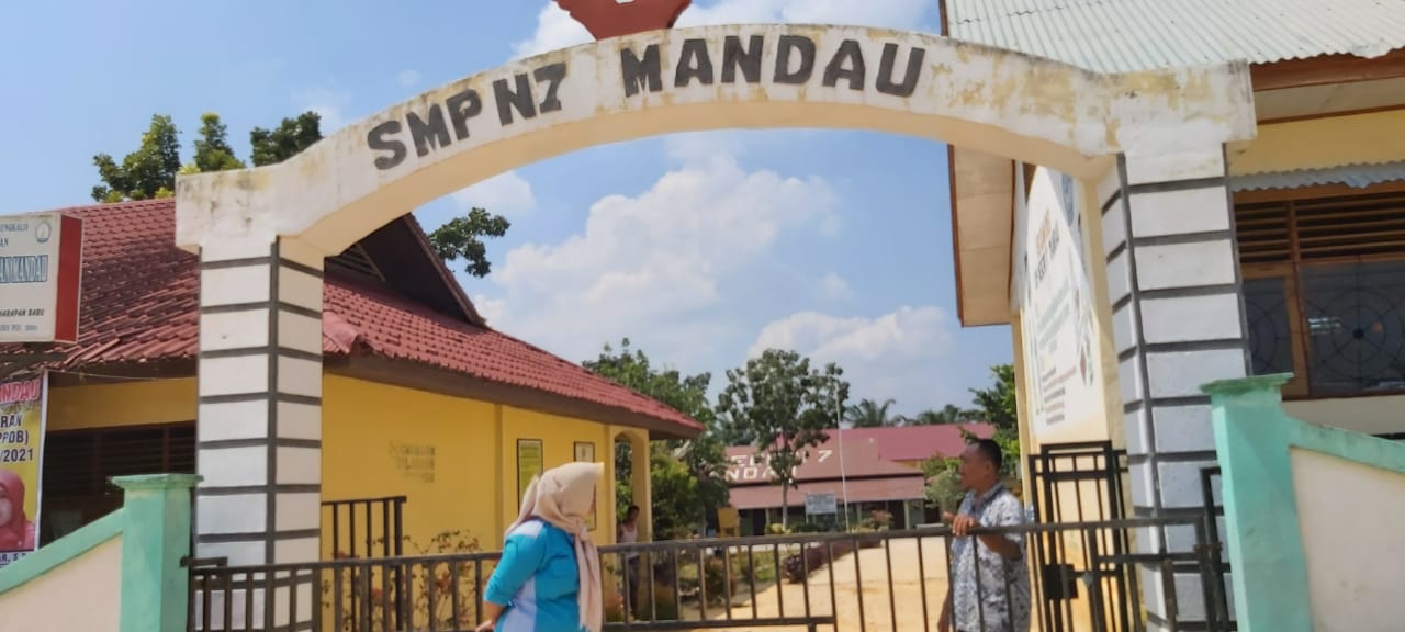 Beredar pesan diduga SMPN 7 Mandau pungli uang orang tua siswa saat pengambilan rapor Beredar pesan diduga SMPN 7 Mandau pungli uang orang tua siswa saat pengambilan rapori