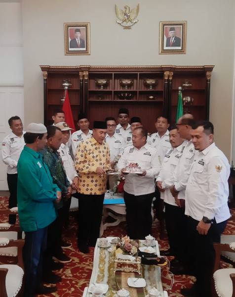 Kunjungan Apdesi Riau ke Kediaman Gubri, ini Pembahasan nya Kunjungan Apdesi Riau ke Kediaman Gubri, ini Pembahasan nyai