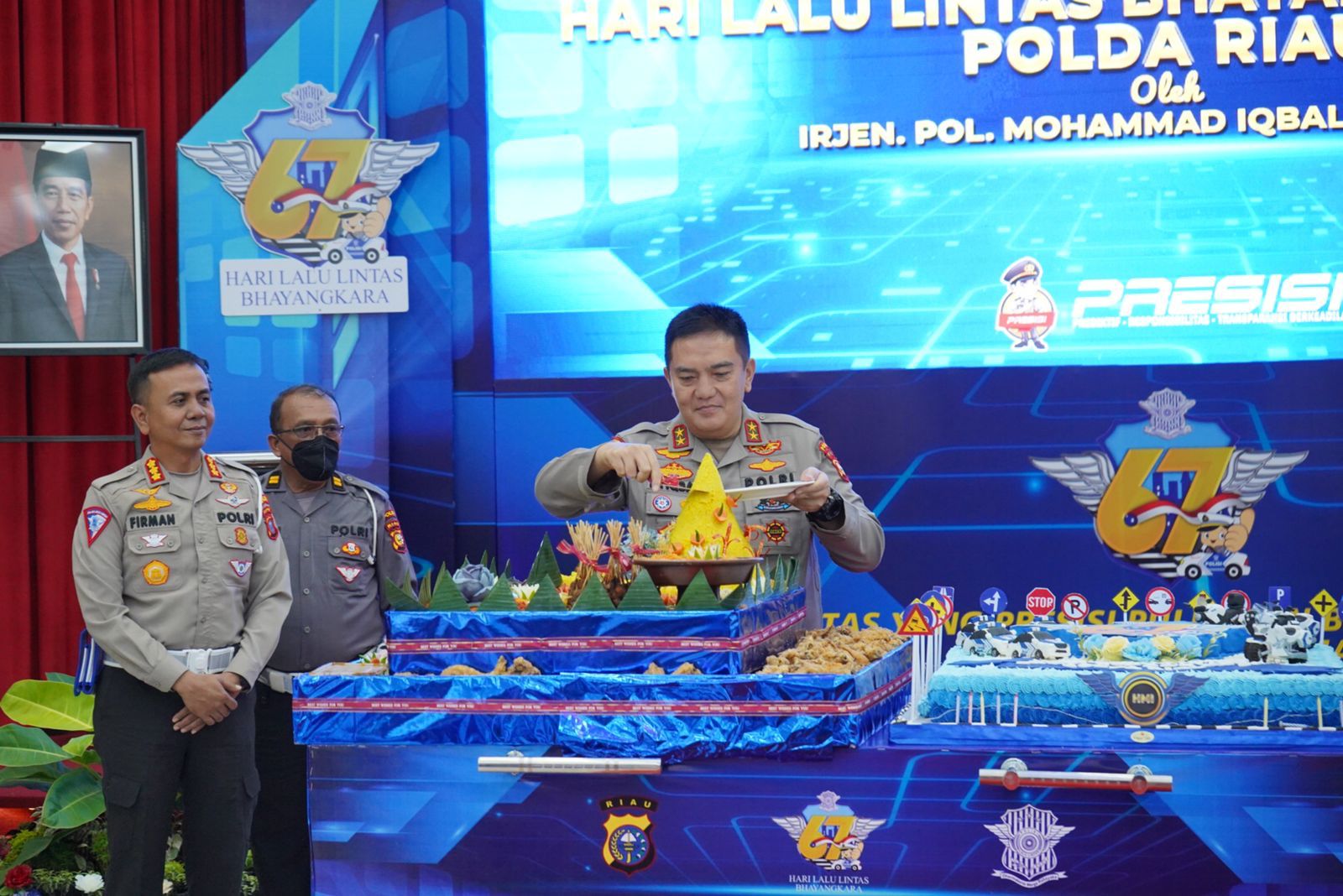 Sisihkan Gaji, Polantas di Riau Bedah Rumah Warga Kurang Mampu Sisihkan Gaji, Polantas di Riau Bedah Rumah Warga Kurang Mampui