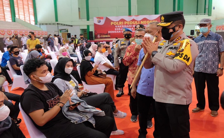 Polda Riau Dorong Vaksinasi Bagi Mahasiswa Polda Riau Dorong Vaksinasi Bagi Mahasiswai