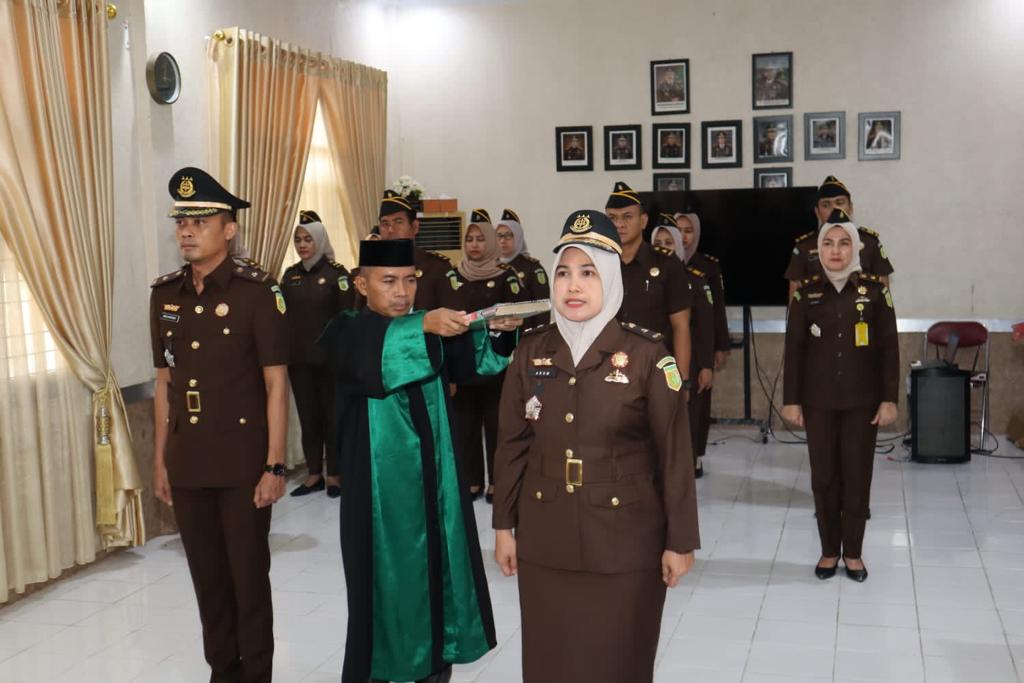Kasi Datun Kejari Pelalawan Resmi Dilantik Kasi Datun Kejari Pelalawan Resmi Dilantiki