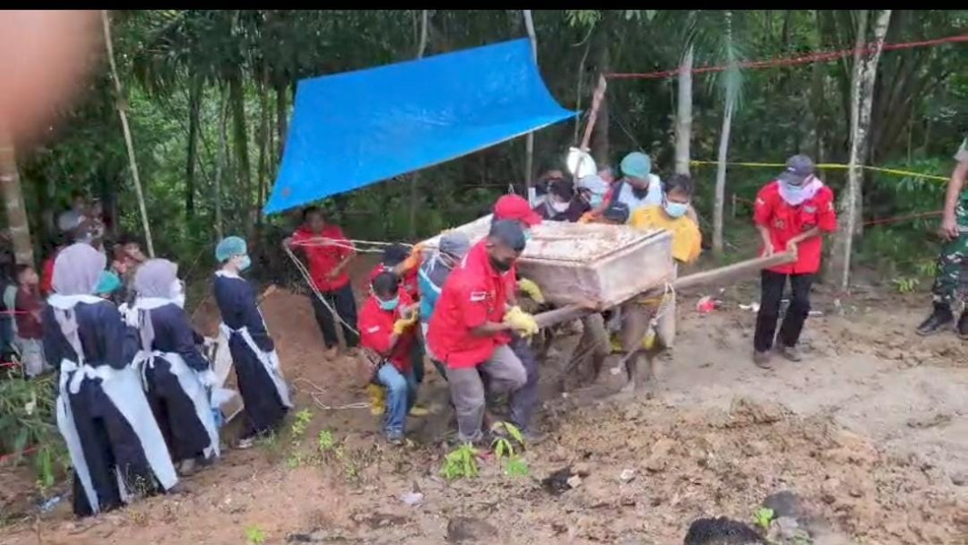 Akan Lapor Panglima , Keluarga Prada Josua Kecewa: Barang Bukti CCTV Hilang di Denpom Akan Lapor Panglima , Keluarga Prada Josua Kecewa: Barang Bukti CCTV Hilang di Denpomi