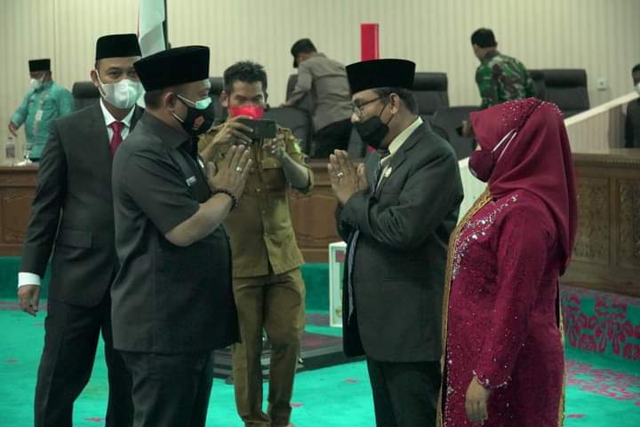 Muhammad Nawawi Resmi Dilantik Sebagai Anggota PAW DPRD Kampar Muhammad Nawawi Resmi Dilantik Sebagai Anggota PAW DPRD Kampari