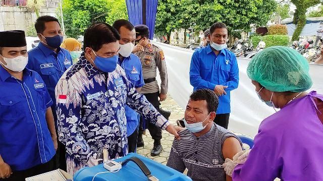 Partai Demokrat Salurkan Vaksin untuk Masyarakat Rohul Partai Demokrat Salurkan Vaksin untuk Masyarakat Rohuli