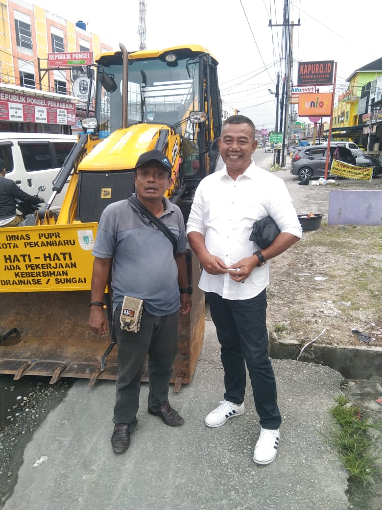 Pimred media gentaonline.com mengapresiasi sikap Anggota DPRD Kota Pekanbaru ini Pimred media gentaonline.com mengapresiasi sikap Anggota DPRD Kota Pekanbaru inii