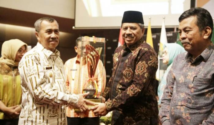 Pemprov Riau Tetapkan Siak Sebagai Kabupaten Pembangunan Terbaik Pemprov Riau Tetapkan Siak Sebagai Kabupaten Pembangunan Terbaiki