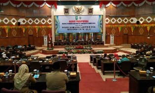 Sidang Paripurna DPRD Riau dalam Rangka Mendengarkan Sambutan Gubri Periode 2019-2024 Sidang Paripurna DPRD Riau dalam Rangka Mendengarkan Sambutan Gubri Periode 2019-2024i