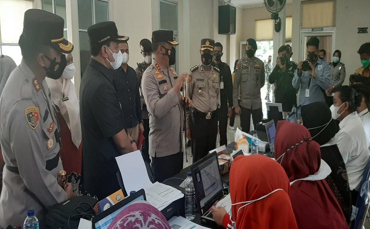 Kapolda Riau Soroti Rendahnya Vaksinasi Lansia Kapolda Riau Soroti Rendahnya Vaksinasi Lansiai