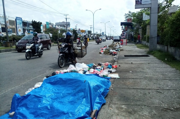Persoalan Sampah di Pekanbaru Berujung Pemanggilan Kepala DLHK, Ini Kata Pengamat Hukum Persoalan Sampah di Pekanbaru Berujung Pemanggilan Kepala DLHK, Ini Kata Pengamat Hukumi