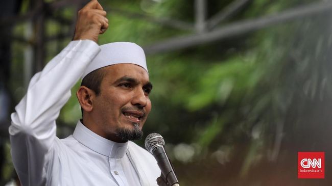Ketum FPI dan Panglima LPI Tiba di Polda: Bukan Serahkan Diri Ketum FPI dan Panglima LPI Tiba di Polda: Bukan Serahkan Dirii