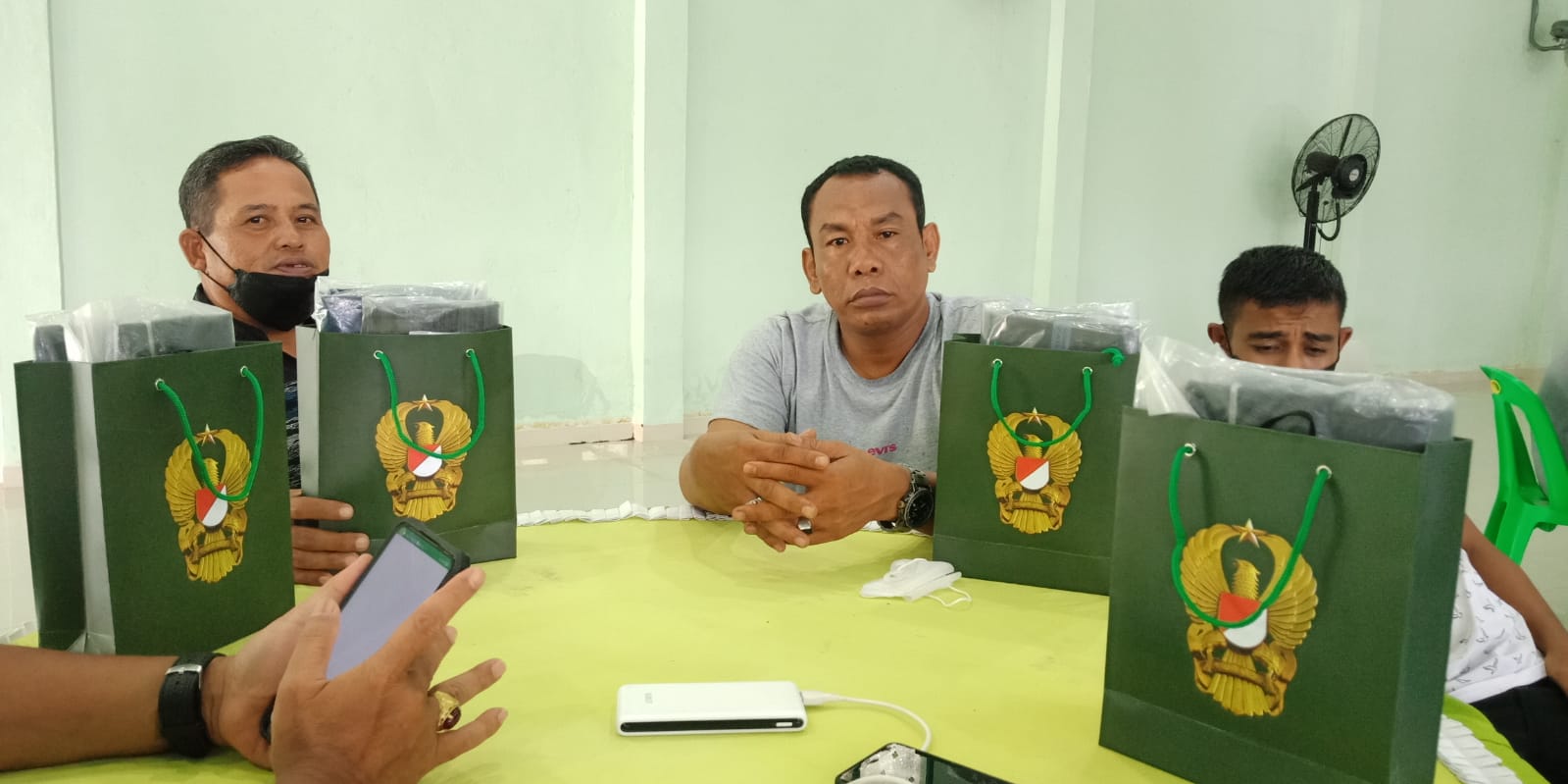 PLT Ketua KNPI Kampar Isap Nago Berharap Posko Lebaran Kampar Jadi yang Terbaik. PLT Ketua KNPI Kampar Isap Nago Berharap Posko Lebaran Kampar Jadi yang Terbaik. i