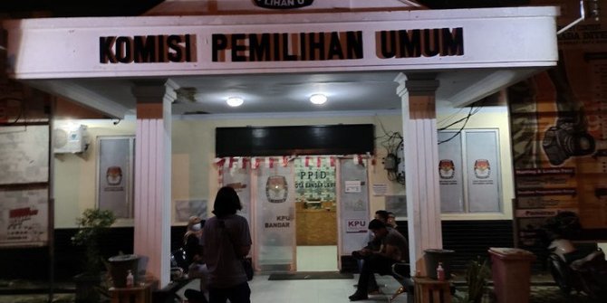 Menang Pilwalkot Bandarlampung tapi Didiskualifikasi, Eva-Deddy Gugat KPU ke MA
