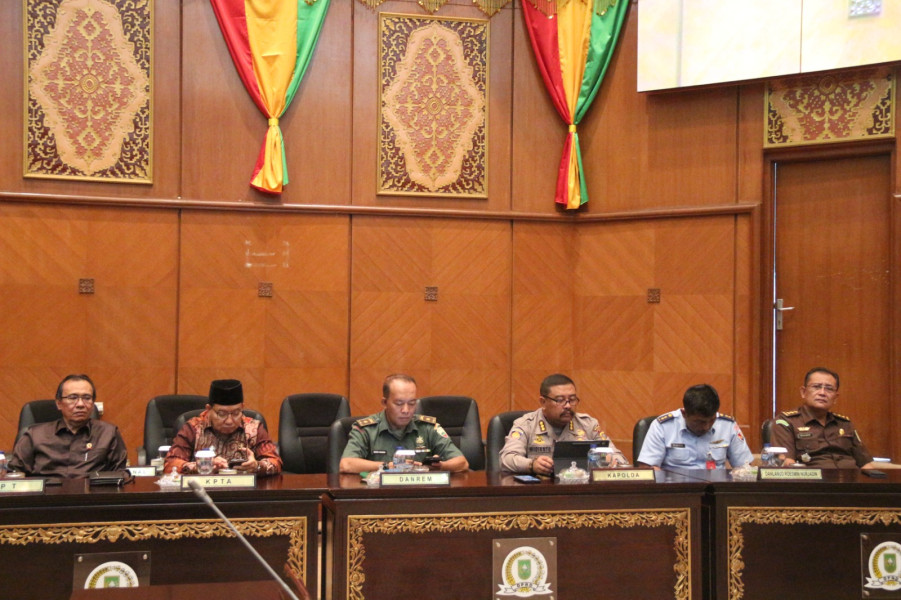 Kepala Seksi Ideologi, Politik, Keamanan dan Pertahanan Bidang Intelijen Kejaksaan Tinggi Riau Hadiri Rapat Paripurna DPRD Provinsi Riau Kepala Seksi Ideologi, Politik, Keamanan dan Pertahanan Bidang Intelijen Kejaksaan Tinggi Riau Hadiri Rapat Paripurna DPRD Provinsi Riaui