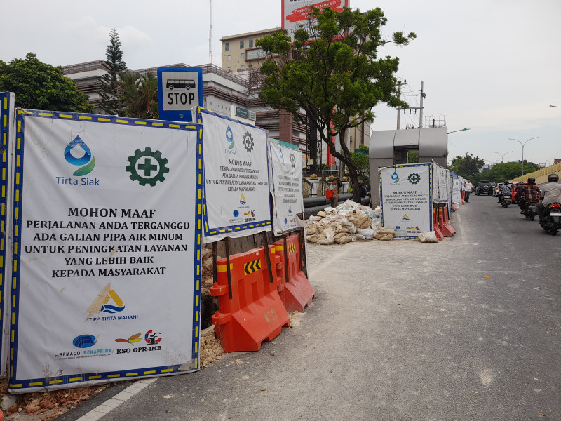 Membahayakan, Kontraktor Galian Pipa PDAM Diminta Perbaiki Jalan Membahayakan, Kontraktor Galian Pipa PDAM Diminta Perbaiki Jalani