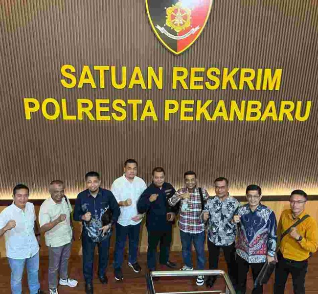 Kuasa Hukum Arnaldo Pertanyakan Transparansi Polresta Pekanbaru Kuasa Hukum Arnaldo Pertanyakan Transparansi Polresta Pekanbarui