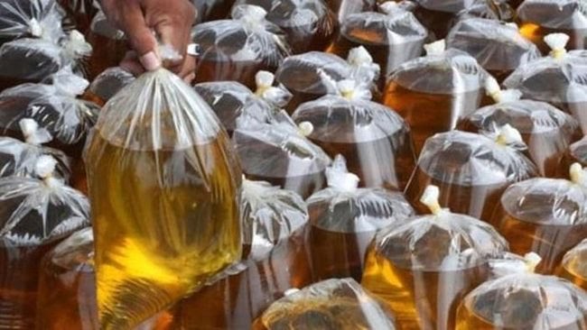 Jokowi Sebut Harga Minyak Goreng Curah Sebentar Lagi Rp14.000 Jokowi Sebut Harga Minyak Goreng Curah Sebentar Lagi Rp14.000i