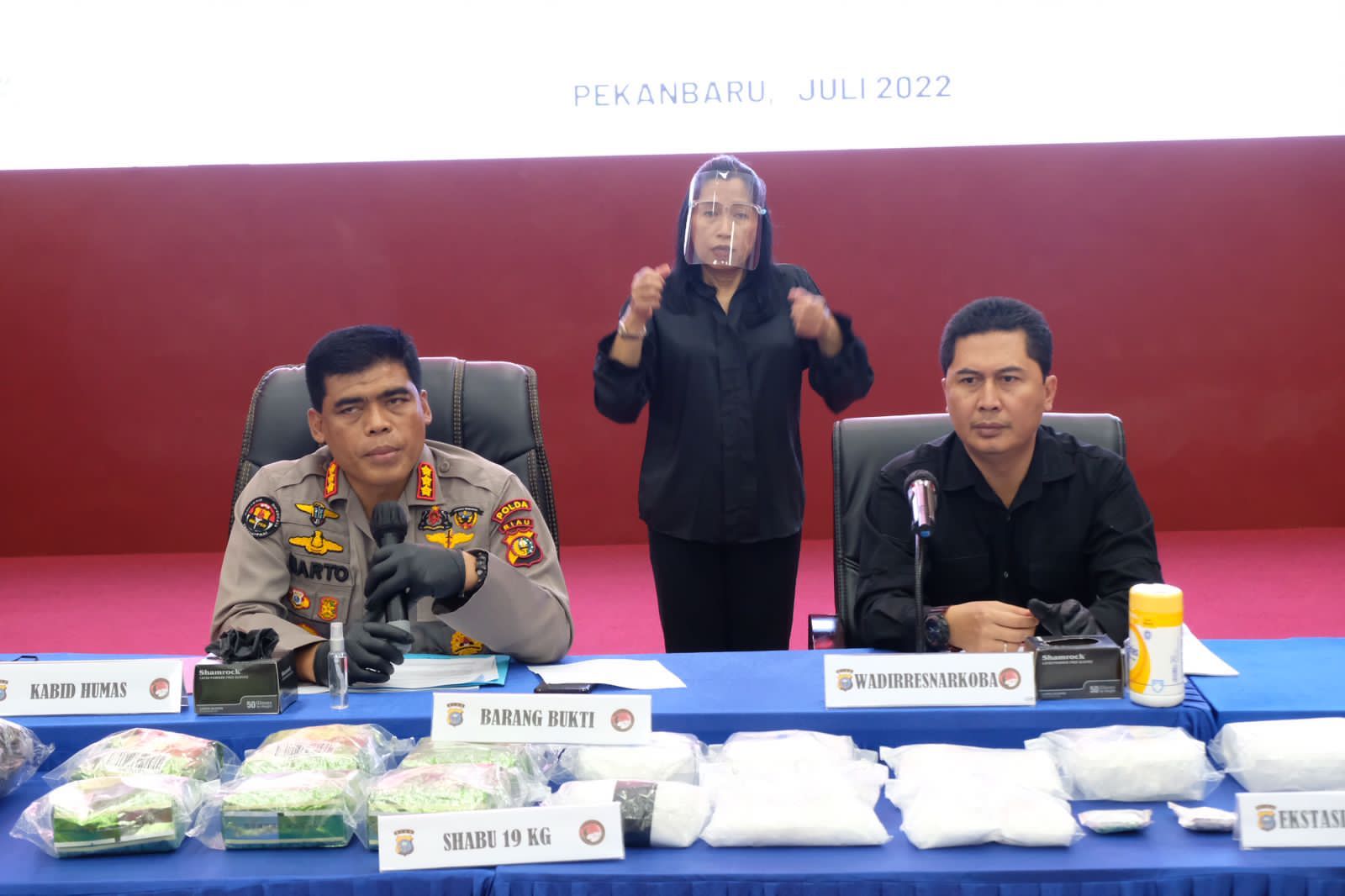 Mahasiswa Universitas Negeri di Pekanbaru Dibekuk Tim Ditresnarkoba. Mahasiswa Universitas Negeri di Pekanbaru Dibekuk Tim Ditresnarkoba.i