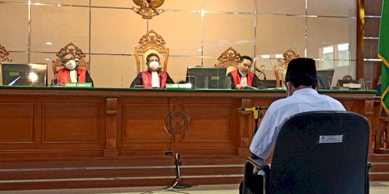 Herry Wirawan Si Predator Anak Divonis Penjara Seumur Hidup, Lebih Ringan dari Tuntutan Herry Wirawan Si Predator Anak Divonis Penjara Seumur Hidup, Lebih Ringan dari Tuntutani