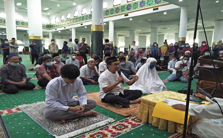 Bermimpi Diselamatkan Pria Bersorban dari Dalam Jurang, Pasutri Masuk Islam Bermimpi Diselamatkan Pria Bersorban dari Dalam Jurang, Pasutri Masuk Islami