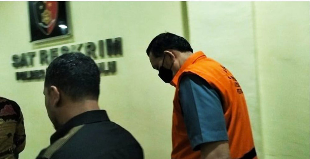 Dugaan Korupsi BBM Senilai Rp.6.2Miliar, Polres Rohul Tahan Kadis Perkim dan Kontraktor Dugaan Korupsi BBM Senilai Rp.6.2Miliar, Polres Rohul Tahan Kadis Perkim dan Kontraktori