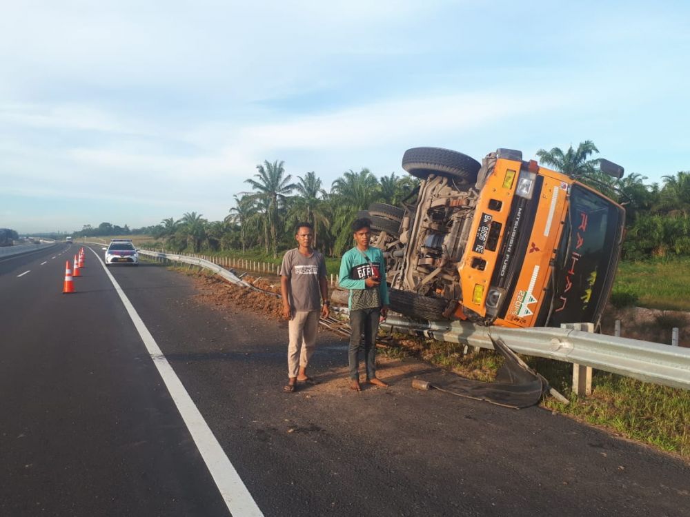 Kecelakaan di Tol Pekanbaru-Dumai Kembali Terjadi, Tidak Ada Korban Jiwa Kecelakaan di Tol Pekanbaru-Dumai Kembali Terjadi, Tidak Ada Korban Jiwai