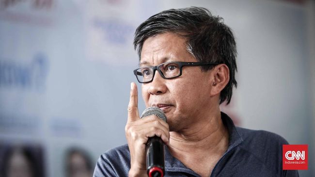 Rocky Gerung Sindir Sandiaga Ikut Kampanye Wakaf Jokowi Rocky Gerung Sindir Sandiaga Ikut Kampanye Wakaf Jokowii