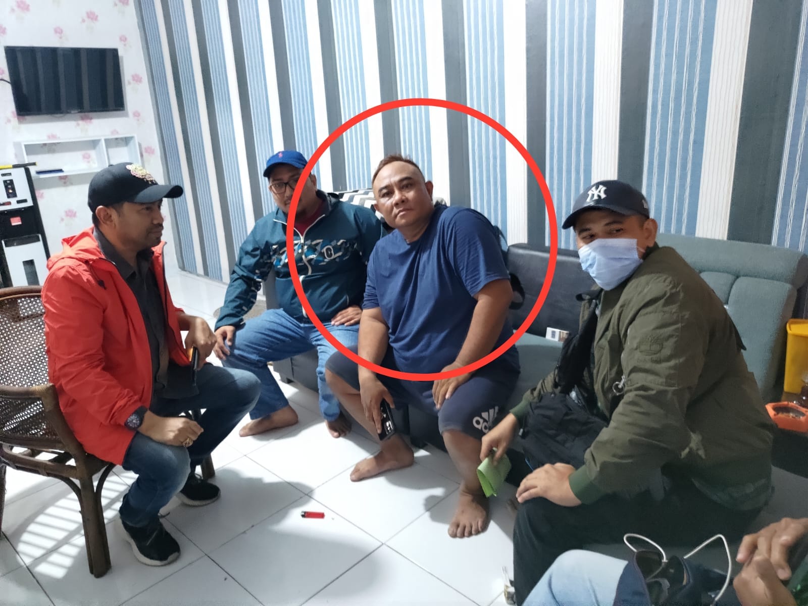 Tim Tabur Kejaksaan Agung Mengamankan   Terpidana RAHMAN NURIADIN, AP., M.Si. bin SYAMSUDINi