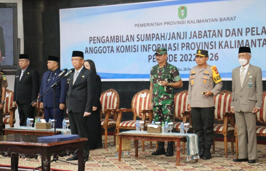 Pangdam XII/Tpr Hadiri Pelantikan Anggota Komisi Informasi Prov. Kalbar Periode 2022 - 2026i