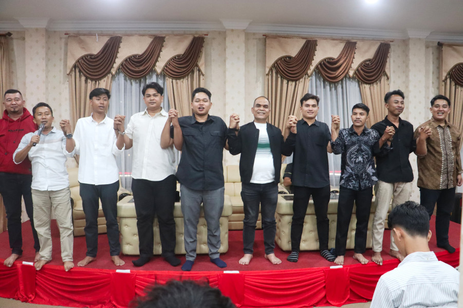 Ketua DPRD Riau Sambut Peserta Musda BEM se-Riau di Kediamannya Ketua DPRD Riau Sambut Peserta Musda BEM se-Riau di Kediamannyai