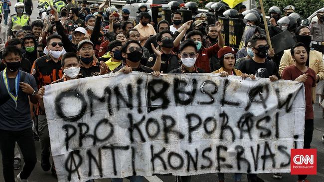 Pasal-Pasal yang Menjerat Tersangka Demo UU Ciptaker Pasal-Pasal yang Menjerat Tersangka Demo UU Ciptakeri