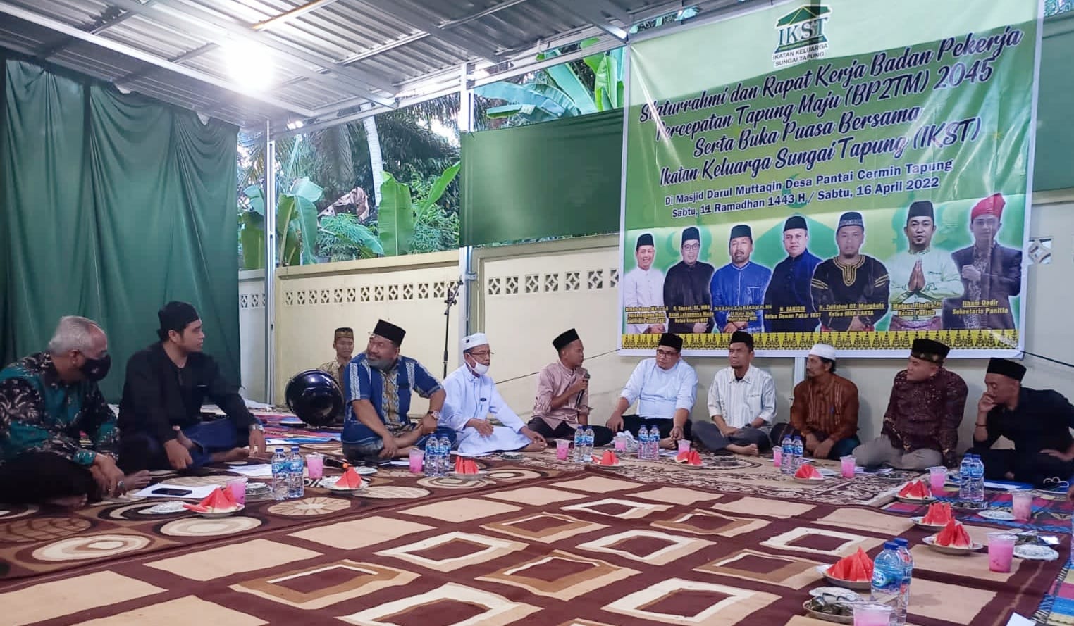 Buka Puasa Ikatan Keluarga Sungai Tapung (IKST) sekaligus pertemuan Lanjutan BP2TM. Buka Puasa Ikatan Keluarga Sungai Tapung (IKST) sekaligus pertemuan Lanjutan BP2TM.i