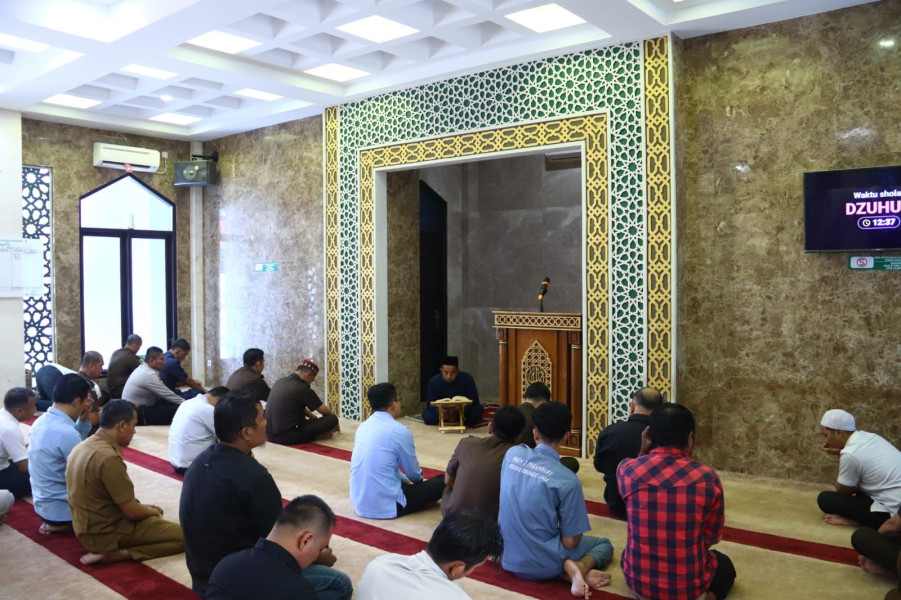 TAUSIYAH BA’DA DZUHUR YANG DISAMPAIKAN OLEH UST. CHAIRUL ICHWAN, S. PDI TAUSIYAH BA’DA DZUHUR YANG DISAMPAIKAN OLEH UST. CHAIRUL ICHWAN, S. PDIi