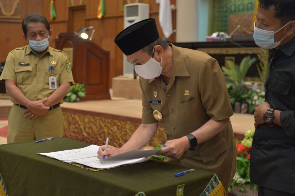 Gubri Teken Nota Kesepakatan KUA – PPAS Perubahan APBD Provinsi Riau Tahun Anggaran 2020 Gubri Teken Nota Kesepakatan KUA – PPAS Perubahan APBD Provinsi Riau Tahun Anggaran 2020