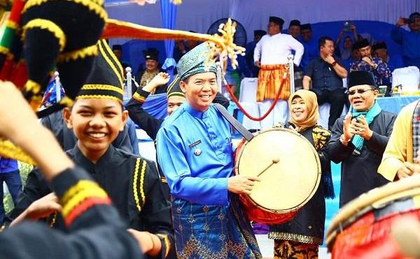 Sembilan Kota Peserta Muskomwil Apeksi Ikuti Pawai Budaya Sembilan Kota Peserta Muskomwil Apeksi Ikuti Pawai Budayai