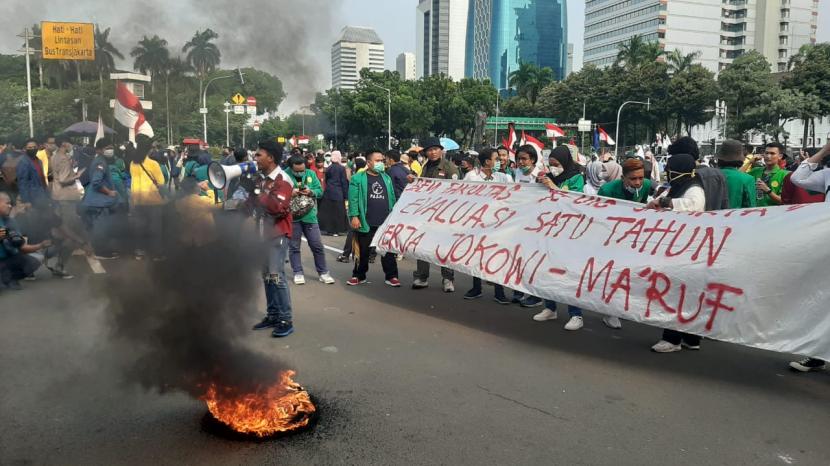 Massa Ancam Duduki Istana Jika Omnibus Law tak Dibatalkan Massa Ancam Duduki Istana Jika Omnibus Law tak Dibatalkani