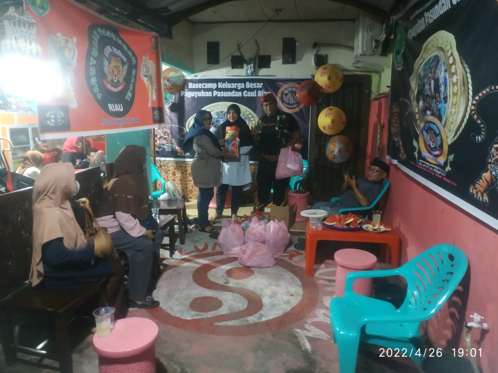 Selama Ramadan Pasundan Gaul Aktif Berbagi Sembako