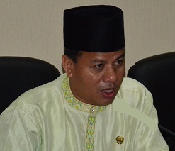 Dikukuhkan Menjadi RW, Suhardiman Amby Mengaku Tidak Gengsii