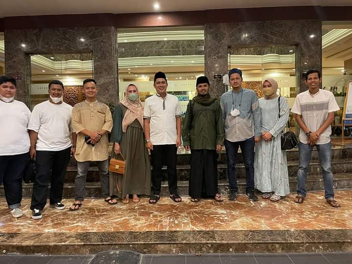 HIPMI Riau dan Komunitas KPT Taja Tabligh Akbar Bersama Ustadz Hanan Attaki HIPMI Riau dan Komunitas KPT Taja Tabligh Akbar Bersama Ustadz Hanan Attakii